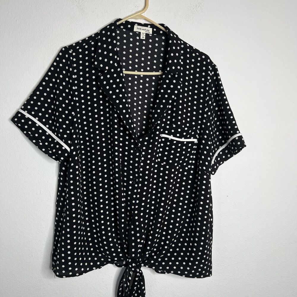 Faith And Joy Women's Top Size 2X Short Sleeve White Polka dots V Neck